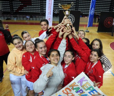 Kepez’in basketbolcu kızları yine şampiyon